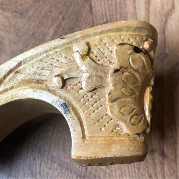 Betsey Johnson Carved Wooden Slides - Picture 4 of 5